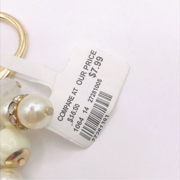 Gold Chic Initial C Keychain Car Accessory - Picture 5 of 7